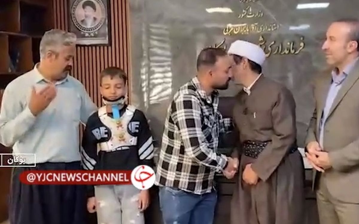 ناظم و دانش‌آموز بوکانی با یکدیگر آشتی کردند