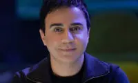واکنش عموپورنگ به رقص بامزه سریال قهوه پدری