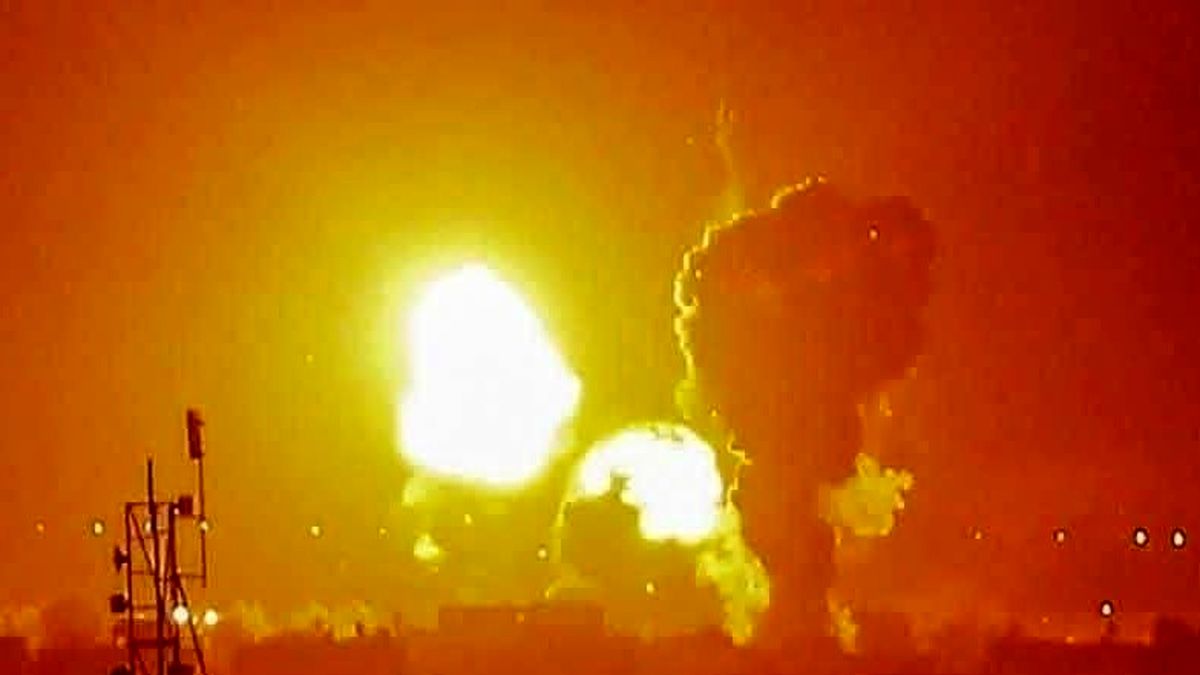 تصاویری از حملات شدید و شبانه اسرائیل به غزه