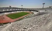در این ورزشگاه، کارگران سخت مشغول کارند