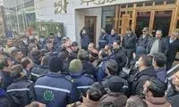 تجمع اعتراضی شهربانان مقابل شهرداری تهران