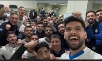 جشن استقلالی‌ها در رختکن به مناسبت صدرنشینی در پایان سال