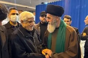 تازه‌ترین تصاویر از عارف در یک مراسم تشییع