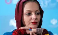 سلفی چکامه چمن ماه در حال دور دور در خیابان