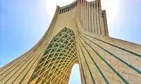 یک قاب منحصربفرد؛ دماوند پرشکوه در دل برج آزادی