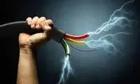 لحظه برق‌ گرفتگی ترسناک یک مرد در سوپر مارکت