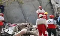 زنده پیدا شدن ۳ نفر از زیر آوار یک منزل مسکونی در تهران
