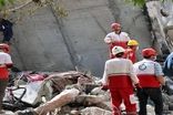 زنده پیدا شدن ۳ نفر از زیر آوار یک منزل مسکونی در تهران