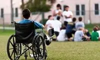 حرکت قشنگ یک دانش‌آموز مقابل کودک معلول
