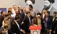 به این خبرنگار صداوسیما یک جفت جوراب هدیه کنید