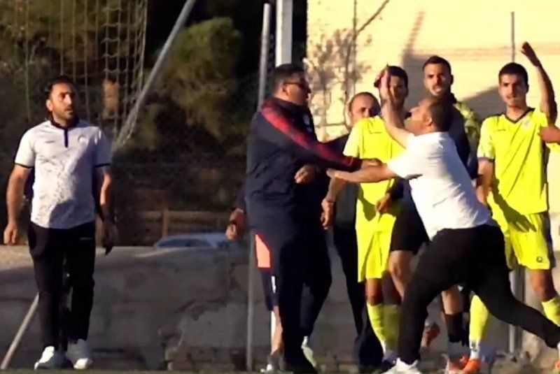 تصاویری باورنکردنی از چاقوکشی به قصد کُشت در فوتبال ایران!