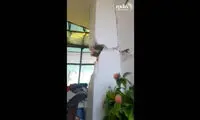 تصاویری عجیب و غریب از زلزله خوی؛ خانه‌ای بدون تیرآهن!