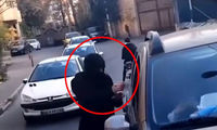 لحظه سرقت موبایل یک خانم از داخل خودرو