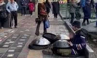 ویدئویی از یک نوازنده هنگ درام روبروی متروی شریعتی
