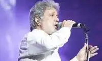 انتقاد داریوش در کنسرت اخیرش به عملکرد رضا پهلوی 