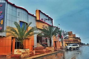 آتش مهیب در مجتمع تجاری اطلس بندر درگهان