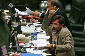 نماینده لرستان: به‌جای جنجال، به فکر نان مردم باشید!