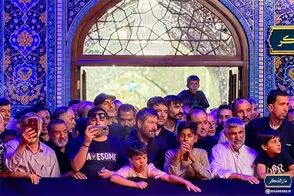 تصاویر شعار دادن گروهی از زنان کنار مزار رهبر شهید