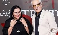 نسیم ادبی در آغوش دایی‌اش محمود کلاری در یک مراسم