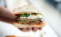 با مرغ و بادمجان این غذای متفاوت را درست کنید