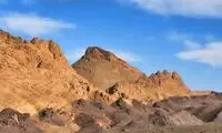 تیشه معدن‌داران در نطنز به سنگ خورد
