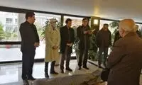 مفتون امینی زیر باران بدرقه شد