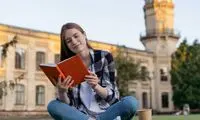 تحصیل بدون مدرک زبان و سریع در اسپانیا؛ مسیر ۶ ماهه تا دانشگاه یا اقامت کاری!