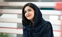 نورا هاشمی ترک موتور بازیگر مشهور تئاتر نشست