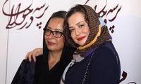 عکس زیرخاکی از کودکی مهراوه شریفی‌نیا در کنار مادرش