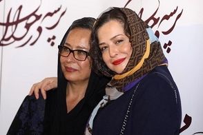 عکس زیرخاکی از کودکی مهراوه شریفی‌نیا در کنار مادرش