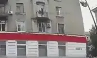 لحظه هولناک قتل دختر جوان توسط شوهرش 