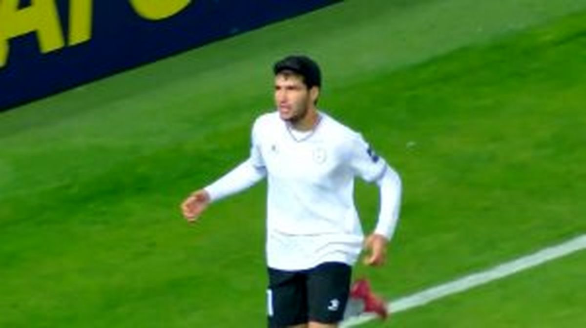 آخال با تنها موقعیتش، حسینی و سپاهان را غافلگیر کرد