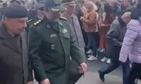 حضور فردی با لباس سپاه در مراسم روز ملی اتریش