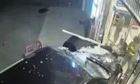لحظه زیر گرفتن یک پسر جوان و جیغ‌های مادرش