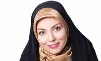 قابی غم‌انگیز از آزاده نامداری و دخترش گندم