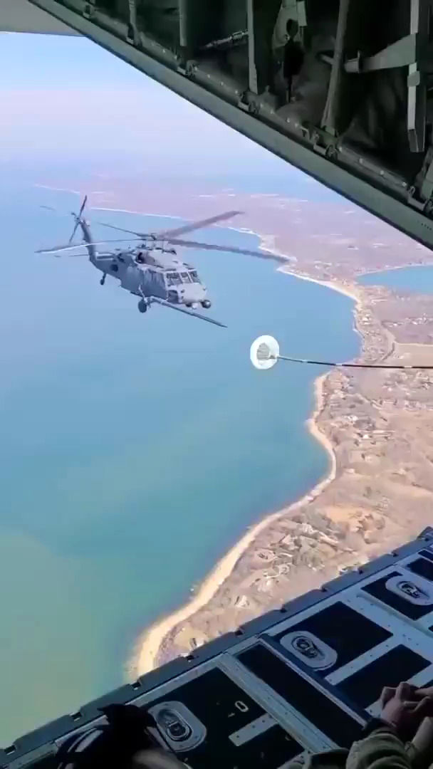 ببینید: سوخت‌گیری هلیکوپتر در حال پرواز   