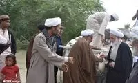عکس آیت‌الله سلیمانی در امدادرسانی به سیل‌زدگان