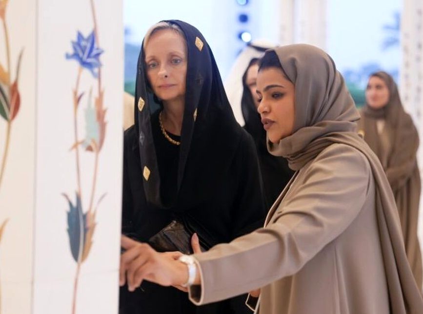 حجاب سفیر آمریکا هنگام بازدید از مسجد شیخ زاید