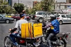 یک ایرانی نوزادش را با پیک موتوری تحویل گرفت!