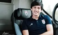 ژست سردار آزمون با مدال قهرمانی