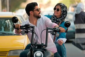 رقصیدن سینا مهراد با لباس دامادی!