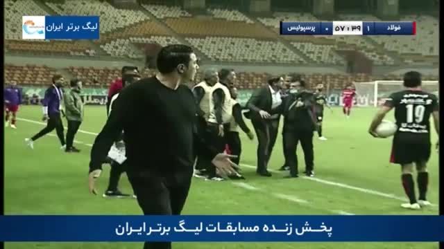 لحظه اخراج جواد نکونام به دلیل اعتراض