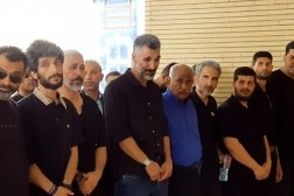 اشک‌های تلخ هاشمی‌نسب در مراسم خاکسپاری پدرش