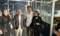 عکس یادگاری احمدی نژاد با چند زن پیش از سفر به خارج از کشور