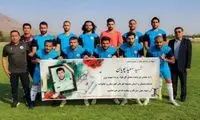 مربی ایرانی روی دست خمس بلند شد!