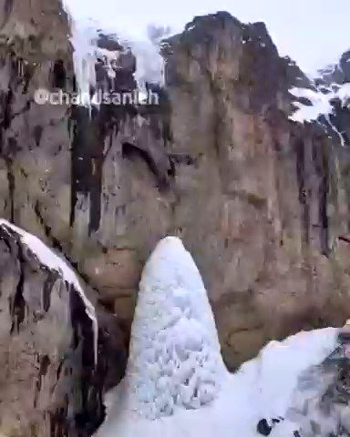 تصاویری باورنکردنی از آبشاری در تهران که یخ زد