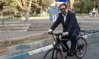 دوچرخه‌سواری تبلیغی آقای مسئول با آهنگ دوست دارم زندگی‌رو!