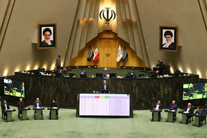 چینش متفاوت صندلی وزرا در صحن علنی مجلس!