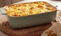 طرز پخت یک شام لذیذ با سینه مرغ، قارچ و پنیر پیتزا