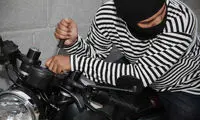 سارقان، موتورسیکلت بدون زین را هم دزدیدند!